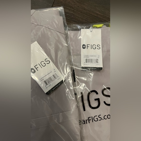 BNWT Figs Scrubs Slate - Picture 3 of 3